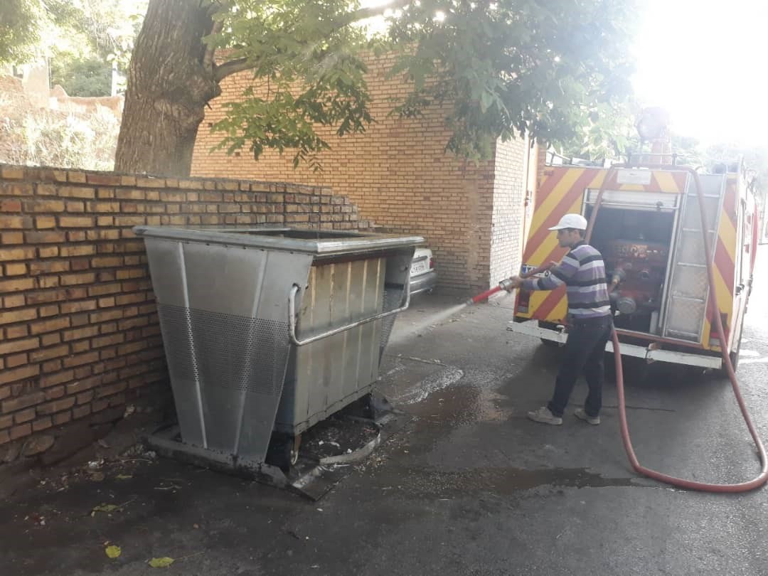 شستشوی سطل های زباله سطح شهر